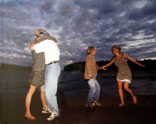 Sunset Danse 2 600 € / UNTITLED, NUORET SANKARIT / YOUNG HEROES, 1995-1996, 62 x 78 cm, c-print black metal frames + glass, ed. 1/10