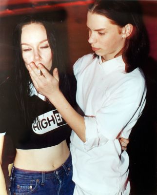 High-En 1 300 € / UNTITLED, STADIN NUORET / URBAN YOUTH, 1998-1999, 60 x 50 cm, print size 34 x 28 cm, c-print black metal frames + glass, ed. 1/10