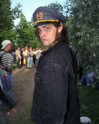Wannabe Elvis 2 600 € / UNTITLED, NUORET SANKARIT / YOUNG HEROES, 1995-1996, 77 x 62 cm, c-print black metal frames + glass, ed. 1/10