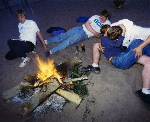 Camp Fire 4 800 € / UNTITLED, NUORET SANKARIT / YOUNG HEROES, 1995-1996, 82 x 103,5 cm, c-print black metal frames + glass, ed. 3/10
