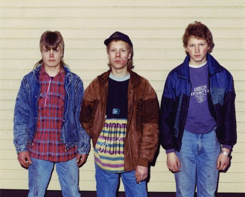 Three Boys and White Wall 4 800 € / UNTITLED, NUORET SANKARIT / YOUNG HEROES, 1995-1996, 82 x 103,5 cm, c-print black metal frames + glass, ed. 1/10