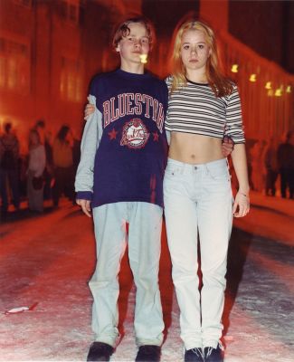 Young Couple in Red Town 4 800 € / UNTITLED, NUORET SANKARIT / YOUNG HEROES, 1995-1996, 103,5 x 82 cm, c-print black metal frames + glass, ed. 1/10