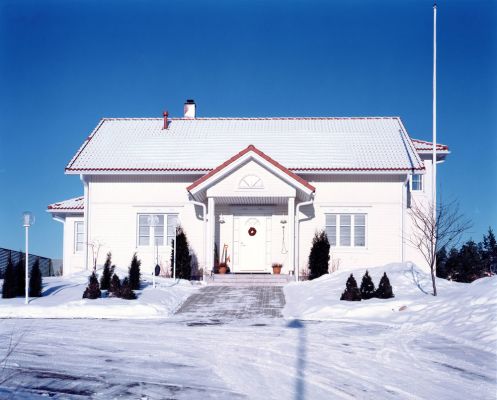 Blue and white 4 / I-VIII 3 000 € / Finnish view - fragments of our time, 2002-2004, 65 x 80 cm, c-print diasec, signed, ed. 1/6