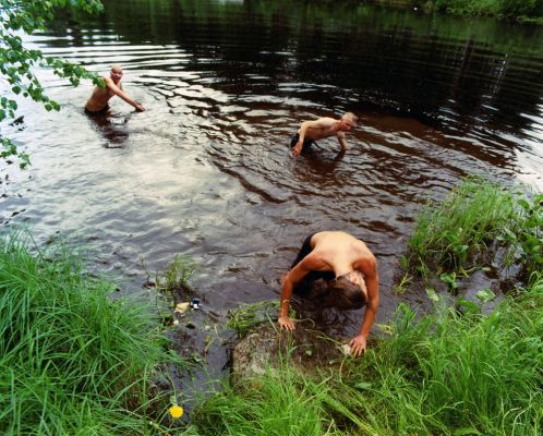 Out of the Water 1 200 € / UNTITLED, NUORET SANKARIT / YOUNG HEROES, 1995-1996, 40 x 50 cm, c-print black wooden frames + glass, signed, ed. 1/10