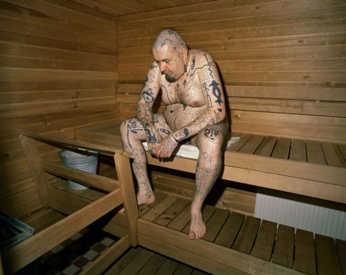 Nalle 4 500 € / Marked skin, 1999-2000, 87 x 107 cm, c-print black wooden frames + glass, signed, ed. 2/10