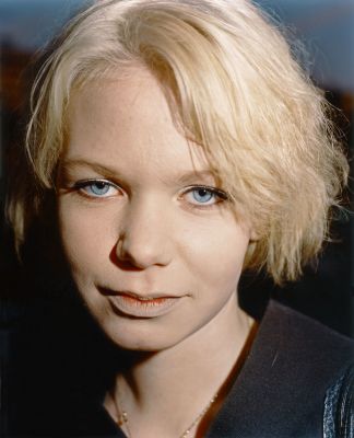 Blond Girl 5 000 € / UNTITLED, STADIN NUORET / URBAN YOUTH, 1998-1999, 100 x 80 cm, c-print, mounted on aluminum + clear laminate, signed, ed. 1/10