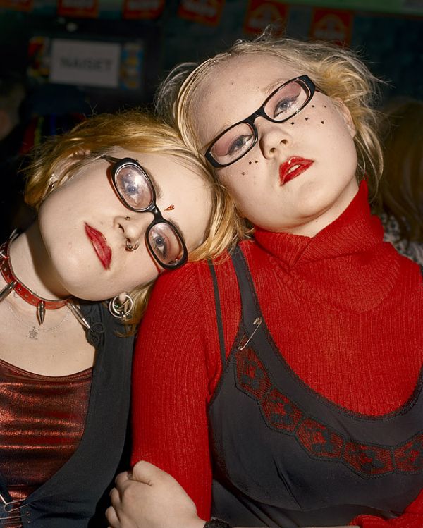 "Untitled", 1999 from the series Urban Youth, 100 x 80 cm, c-print, ed.7 "Untitled", 1999 from the series Urban Youth, 100 x 80 cm, c-print, ed.7