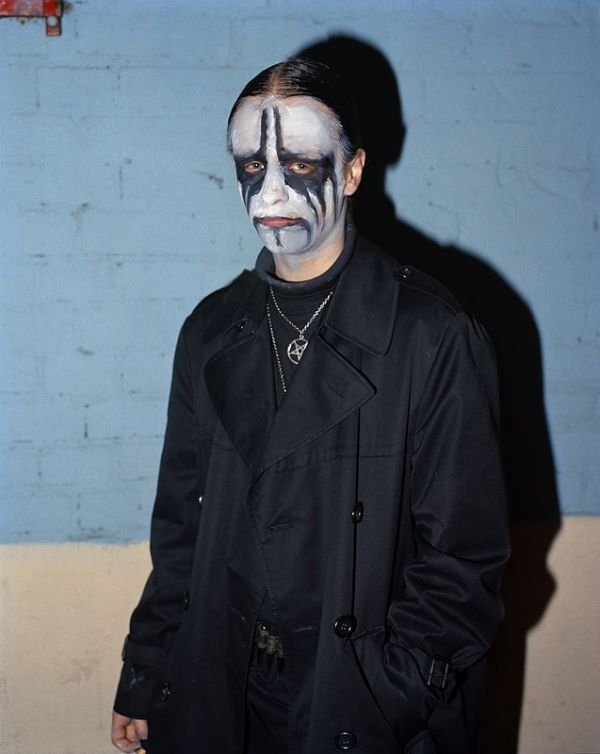 "Untitled", 1999 from the series Urban Youth, 100 x 80 cm, c-print, ed.7 "Untitled", 1999 from the series Urban Youth, 100 x 80 cm, c-print, ed.7