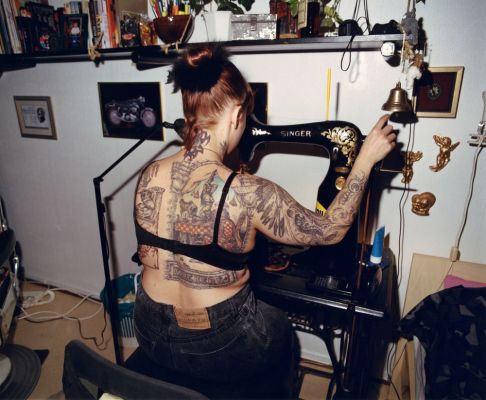 Sanna 1 600 € / Marked Skin, 1999, 49,5 x 62 cm, c-print black wooden frames + glass, ed. 2/10
